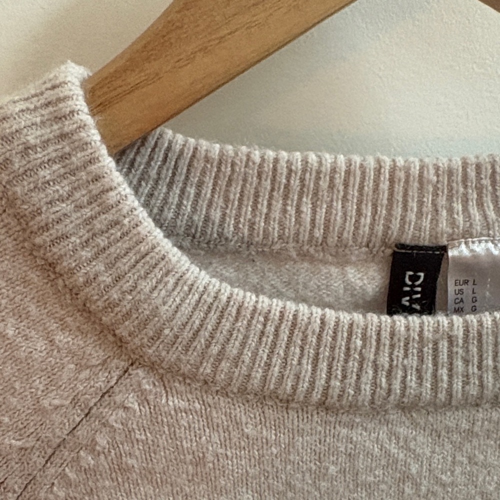 H&M Divided Pink Sweater - Picture 4 of 4